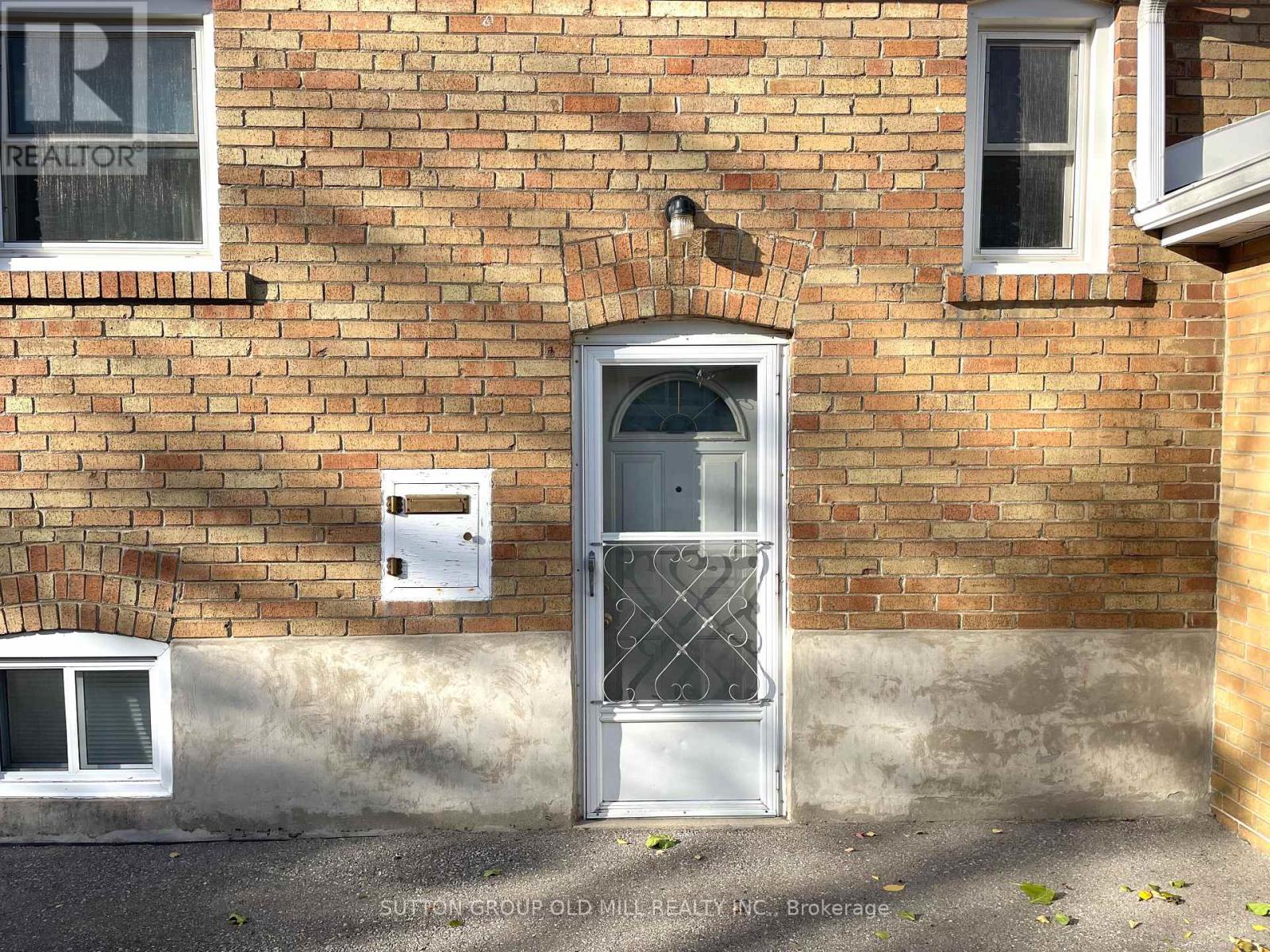 36 Alden Avenue, Toronto, Ontario  M8Z 1C5 - Photo 4 - W12526614