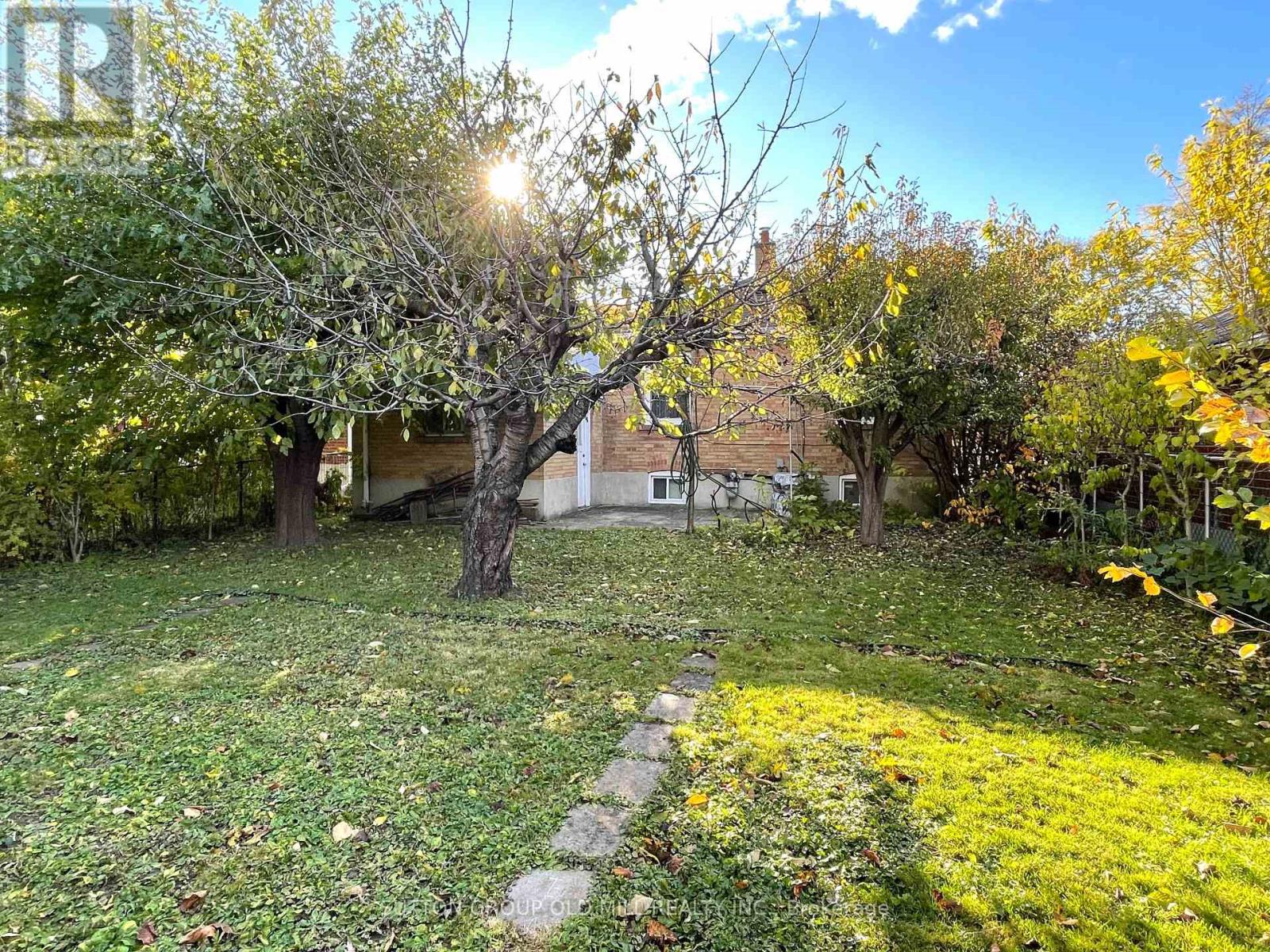 36 Alden Avenue, Toronto, Ontario  M8Z 1C5 - Photo 7 - W12526614