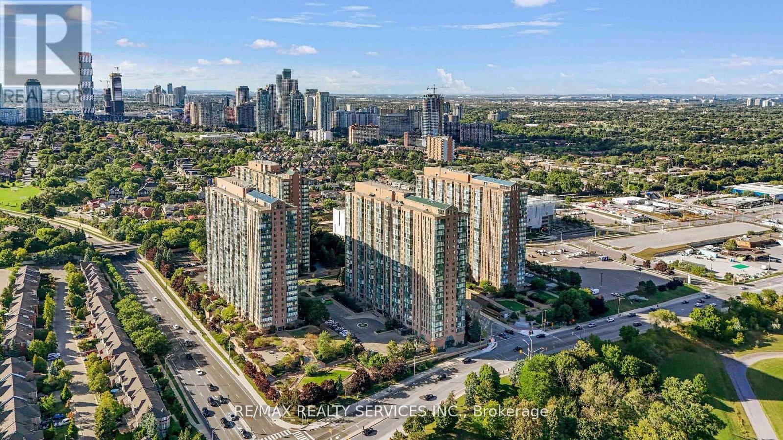 1202 - 145 Hillcrest Avenue, Mississauga, Ontario  L5B 3Z1 - Photo 2 - W12526618