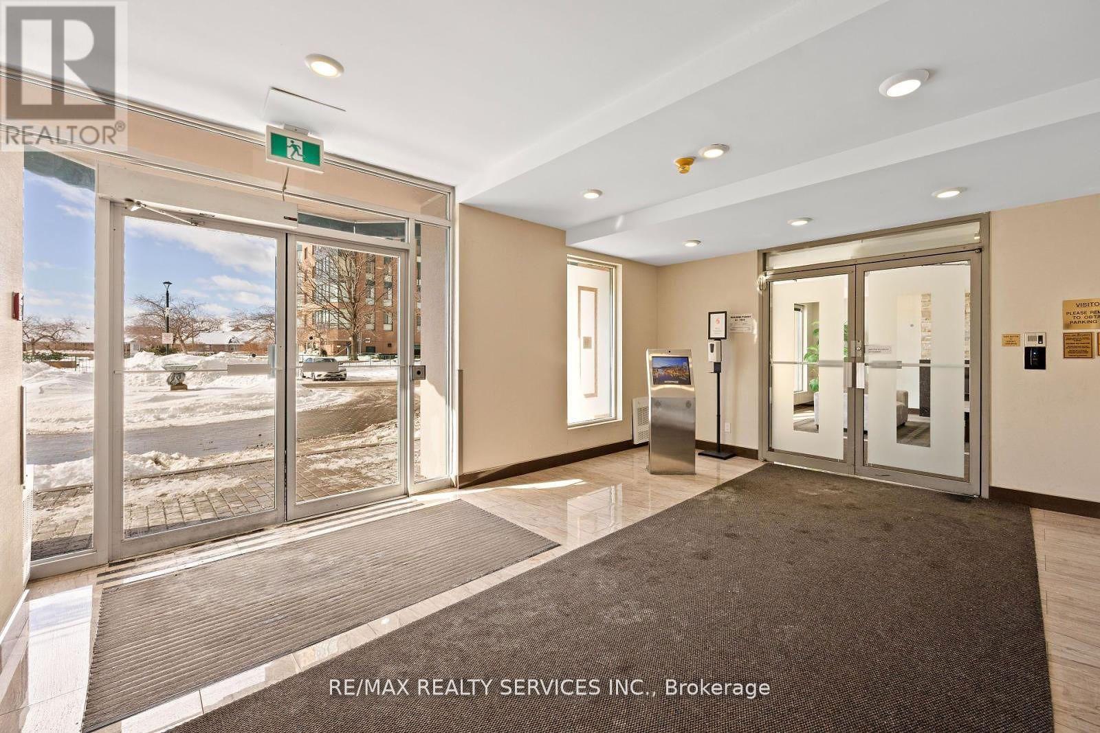 1202 - 145 Hillcrest Avenue, Mississauga, Ontario  L5B 3Z1 - Photo 7 - W12526618