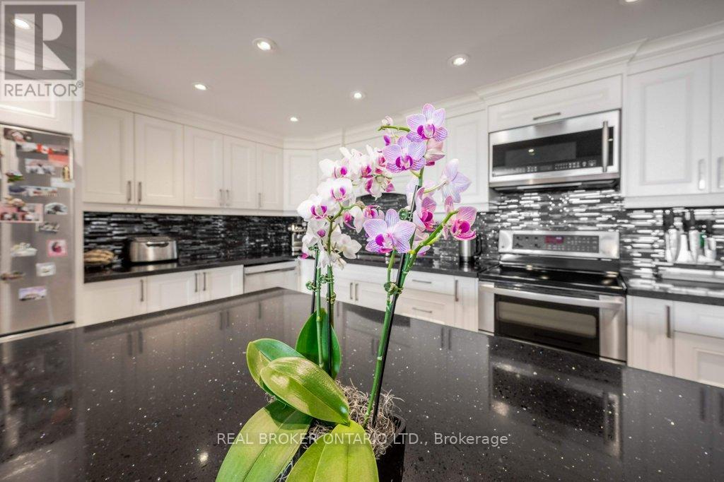 1612 - 716 The West Mall Drive, Toronto, Ontario  M9C 4X6 - Photo 10 - W12526626