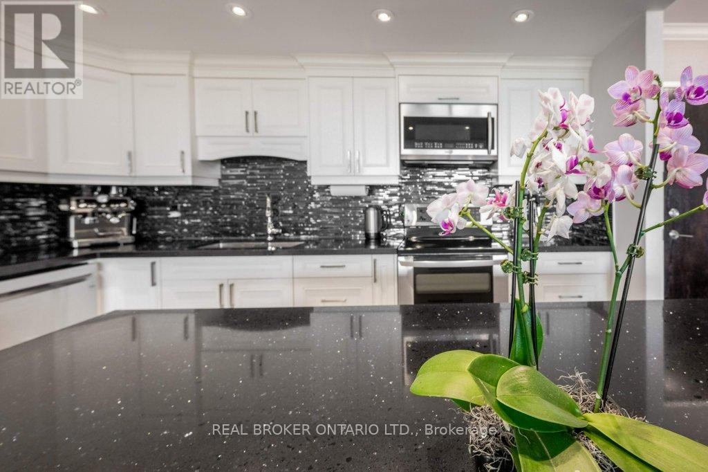 1612 - 716 The West Mall Drive, Toronto, Ontario  M9C 4X6 - Photo 11 - W12526626