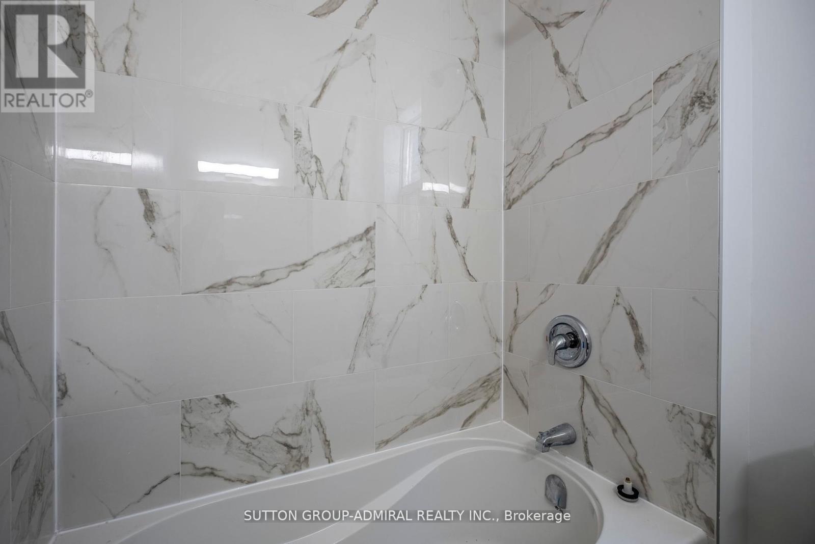 2 - 1969 Queen Street E, Toronto, Ontario M4L 1H9 - Photo 4 - E12525534