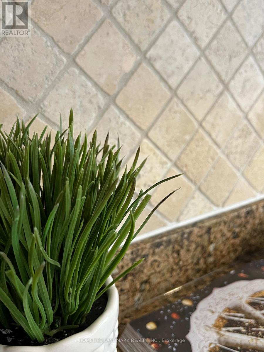 55 Quetico Drive, Richmond Hill, Ontario L4B 4J2 - Photo 14 - N12477066