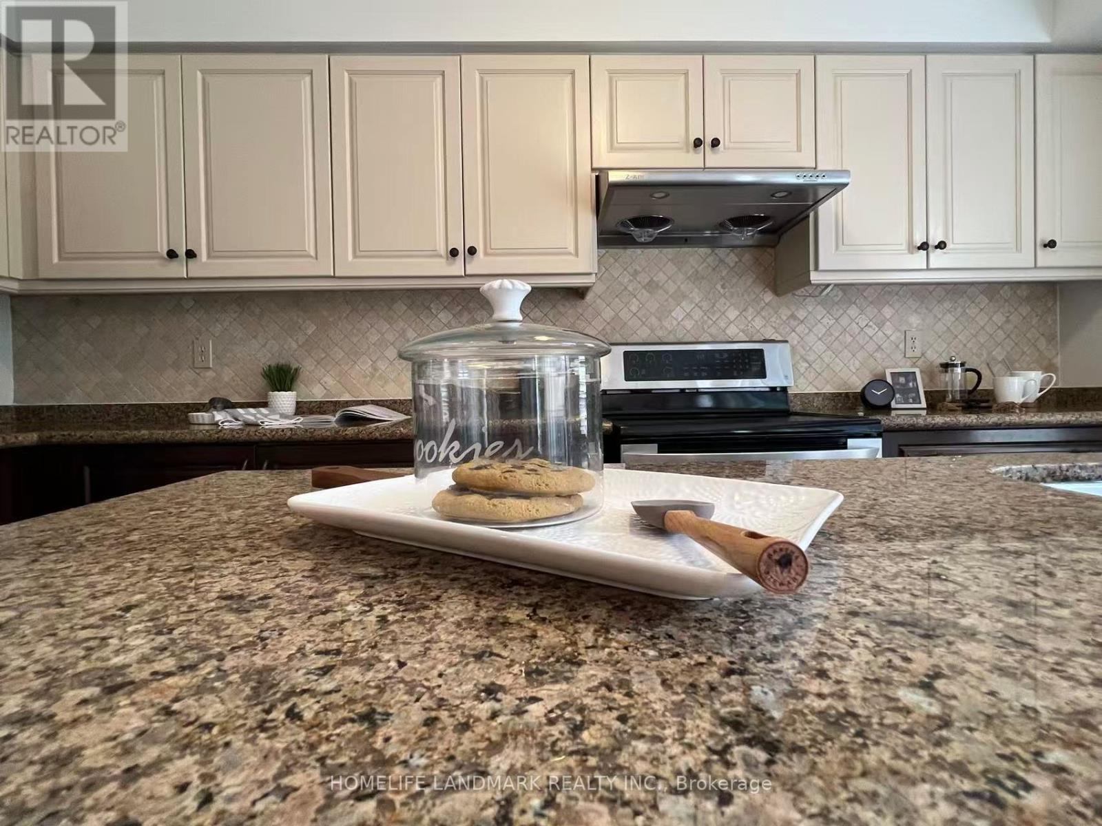 55 Quetico Drive, Richmond Hill, Ontario L4B 4J2 - Photo 16 - N12477066