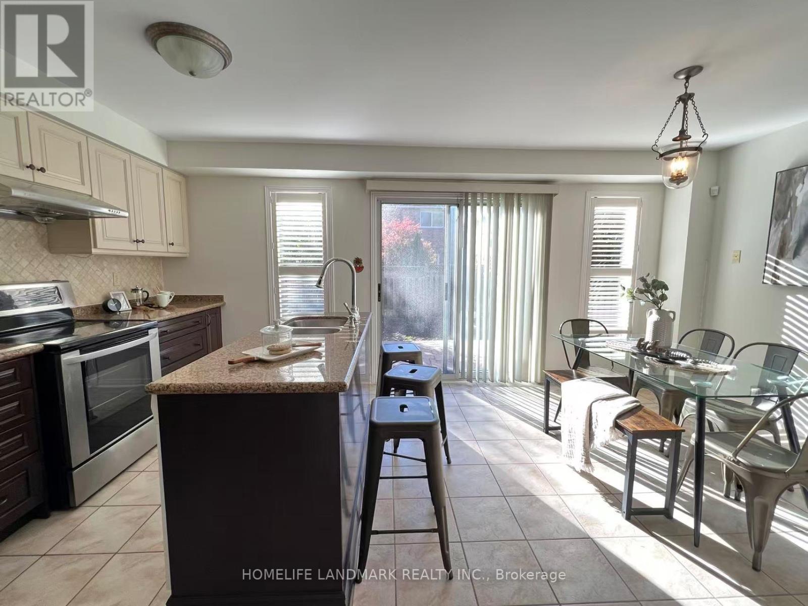 55 Quetico Drive, Richmond Hill, Ontario L4B 4J2 - Photo 9 - N12477066