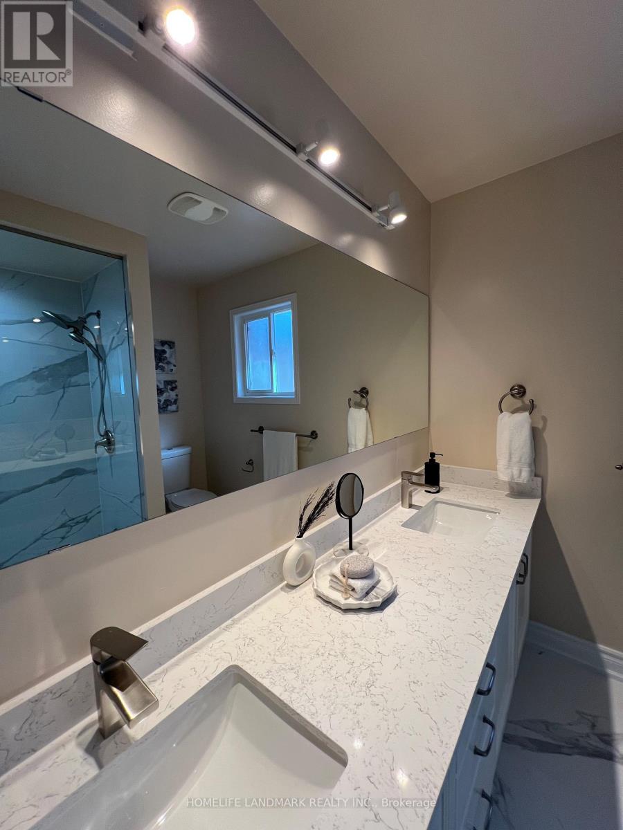 55 Quetico Drive, Richmond Hill, Ontario L4B 4J2 - Photo 28 - N12477066