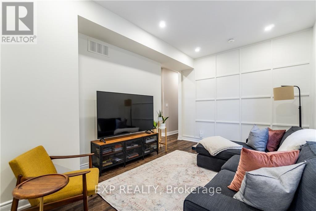 Main - 163 Wentworth Street N, Hamilton, Ontario L8L 5V6 - Photo 2 - X12484550