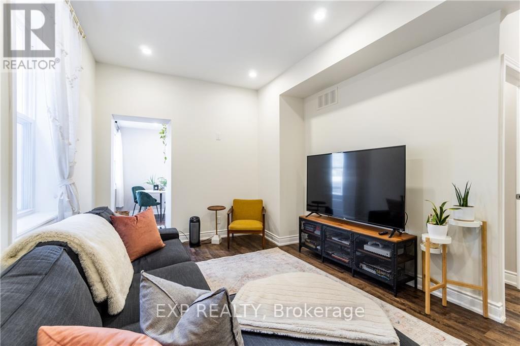 Main - 163 Wentworth Street N, Hamilton, Ontario L8L 5V6 - Photo 3 - X12484550