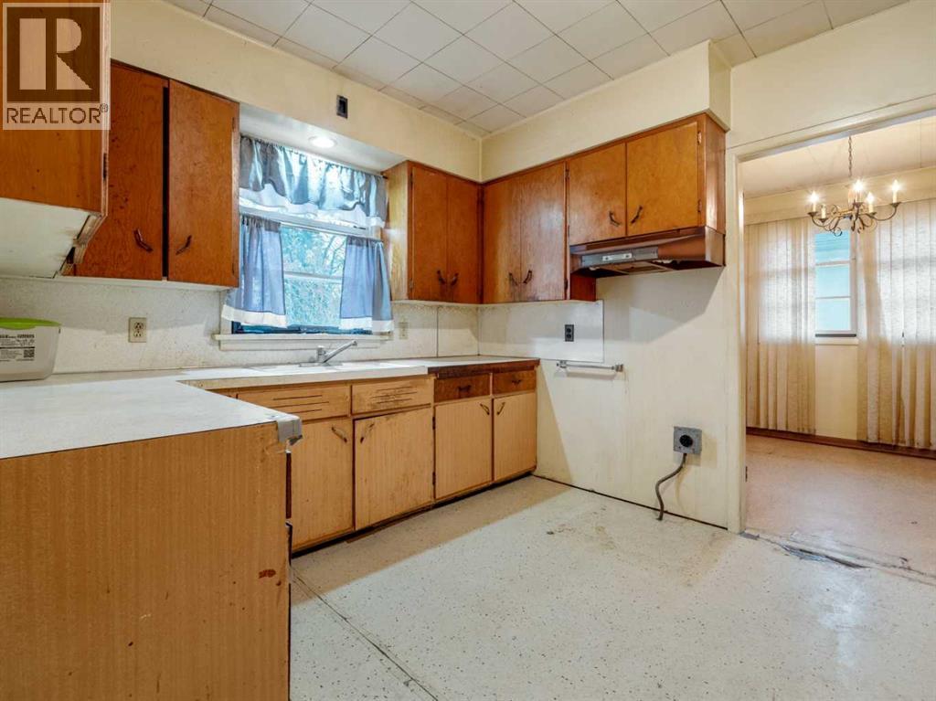 609 Stafford Drive, Lethbridge, Alberta  T2X 1W5 - Photo 14 - A2268639