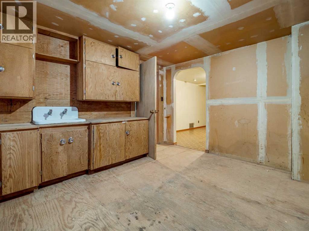 609 Stafford Drive, Lethbridge, Alberta  T2X 1W5 - Photo 35 - A2268639