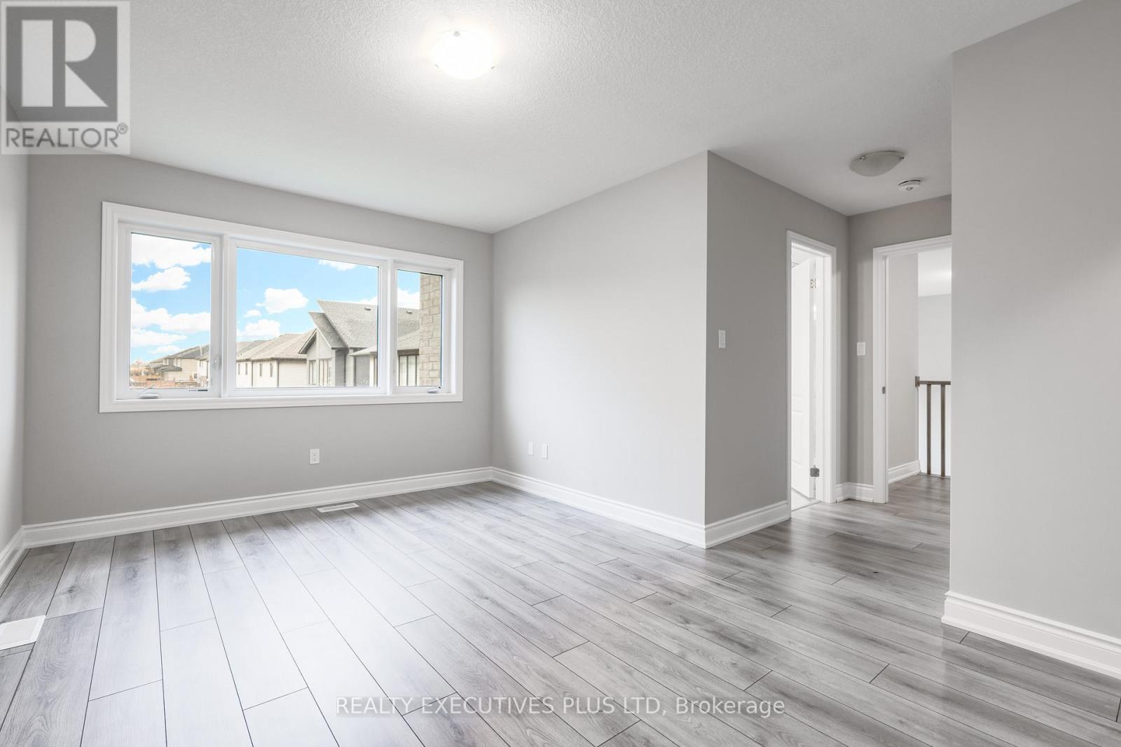 15 Venture Way, Thorold, Ontario  L2V 0G9 - Photo 17 - X12526646