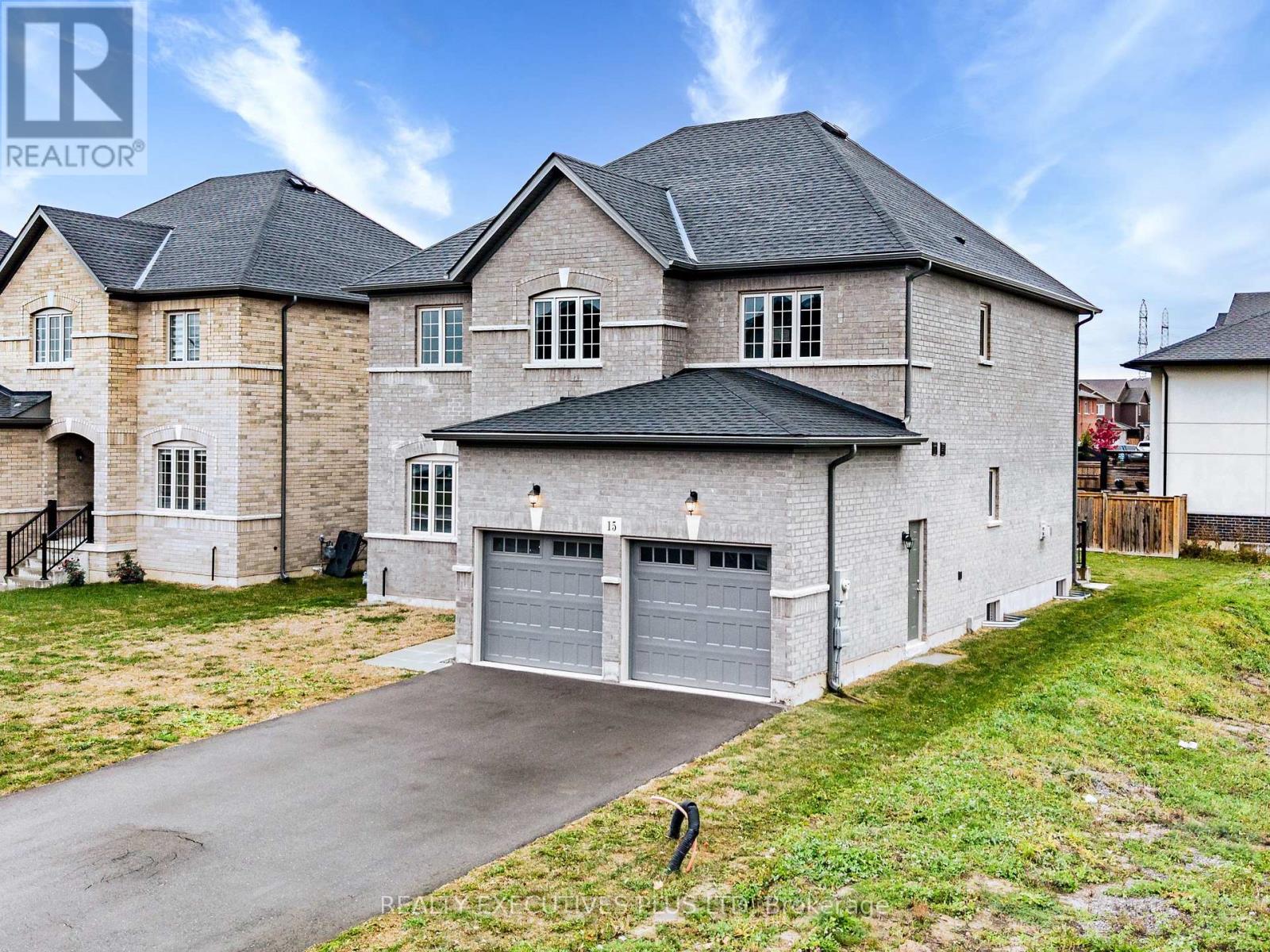 15 Venture Way, Thorold, Ontario  L2V 0G9 - Photo 3 - X12526646