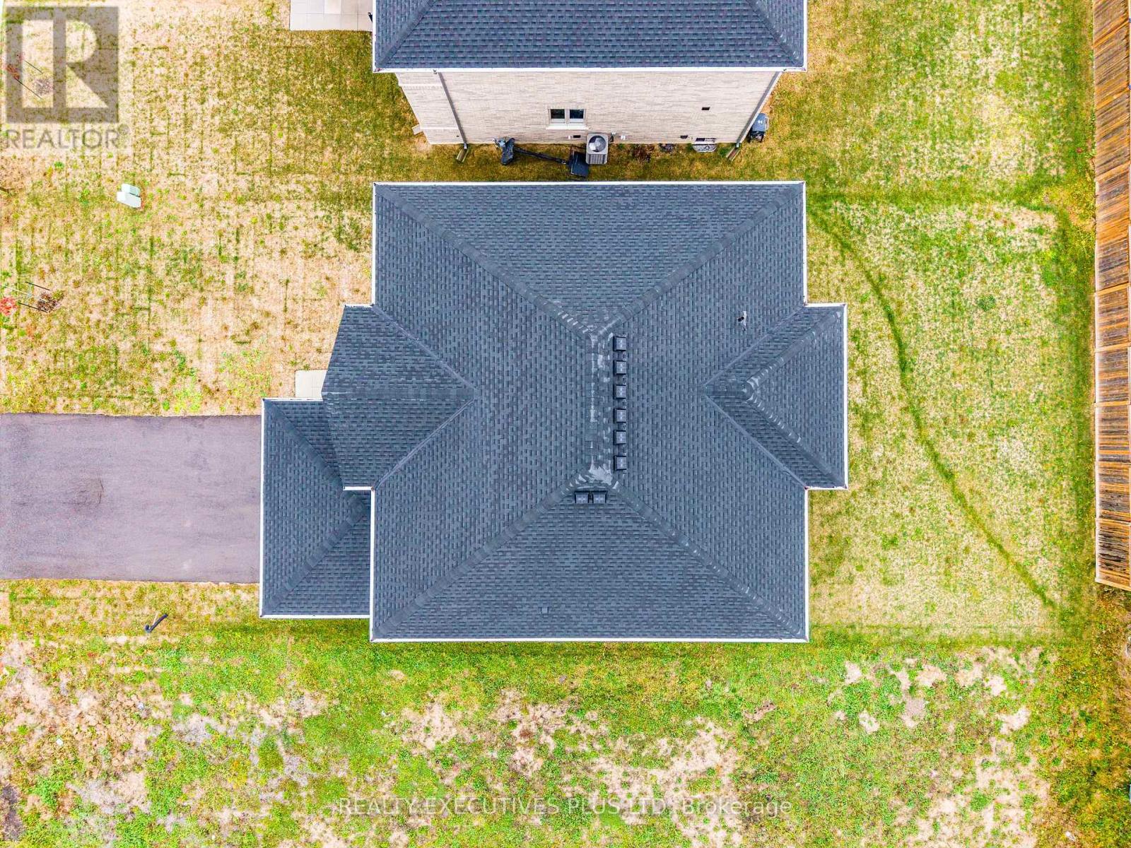 15 Venture Way, Thorold, Ontario  L2V 0G9 - Photo 4 - X12526646