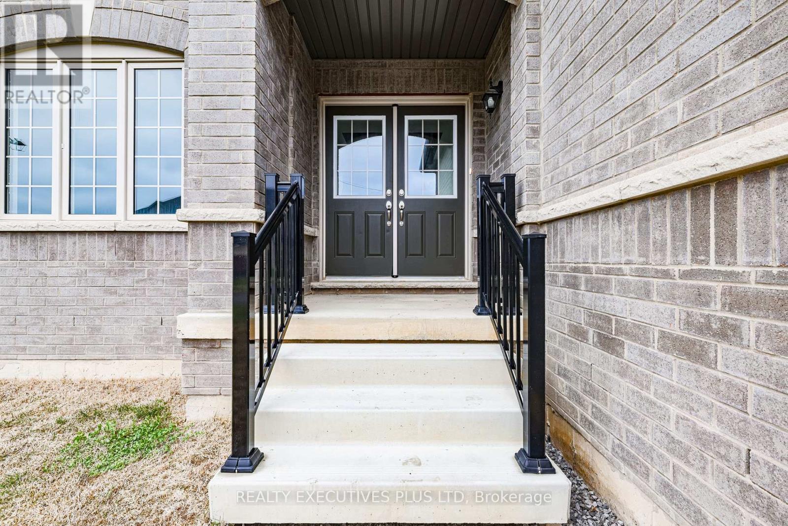 15 Venture Way, Thorold, Ontario  L2V 0G9 - Photo 6 - X12526646