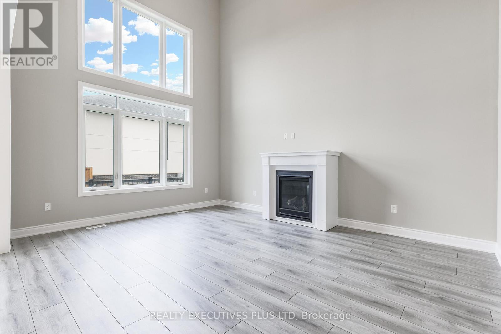 15 Venture Way, Thorold, Ontario  L2V 0G9 - Photo 8 - X12526646