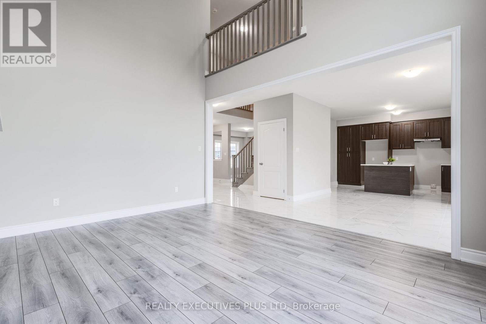 15 Venture Way, Thorold, Ontario  L2V 0G9 - Photo 9 - X12526646