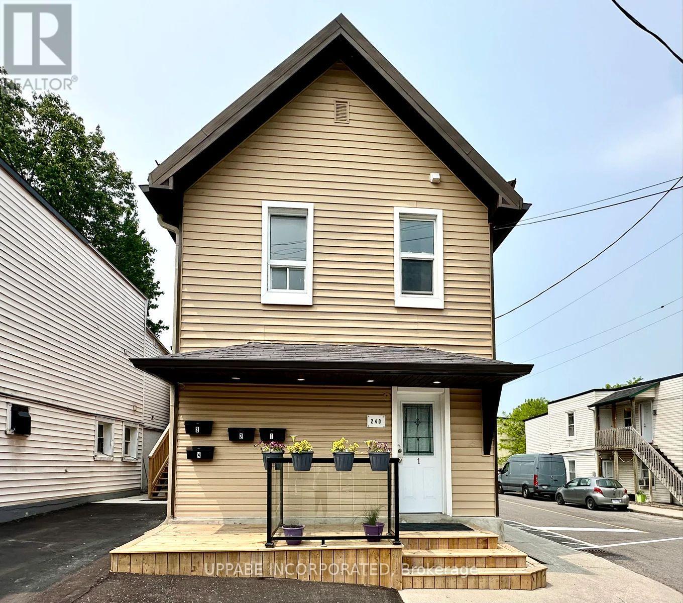 UNIT 3 - 240 MARIER AVENUE, Ottawa, Ontario