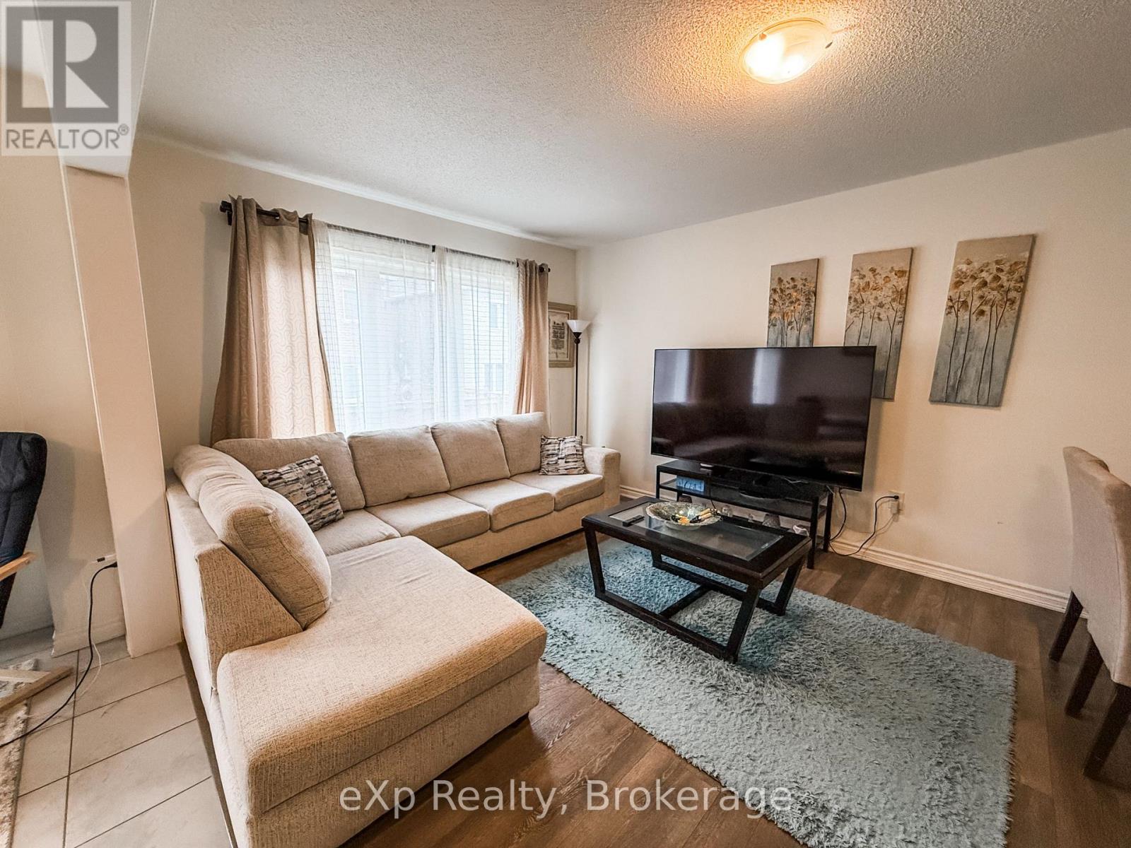 296 Murlock Heights, Milton, Ontario L9E 1C2 - Photo 4 - W12526666