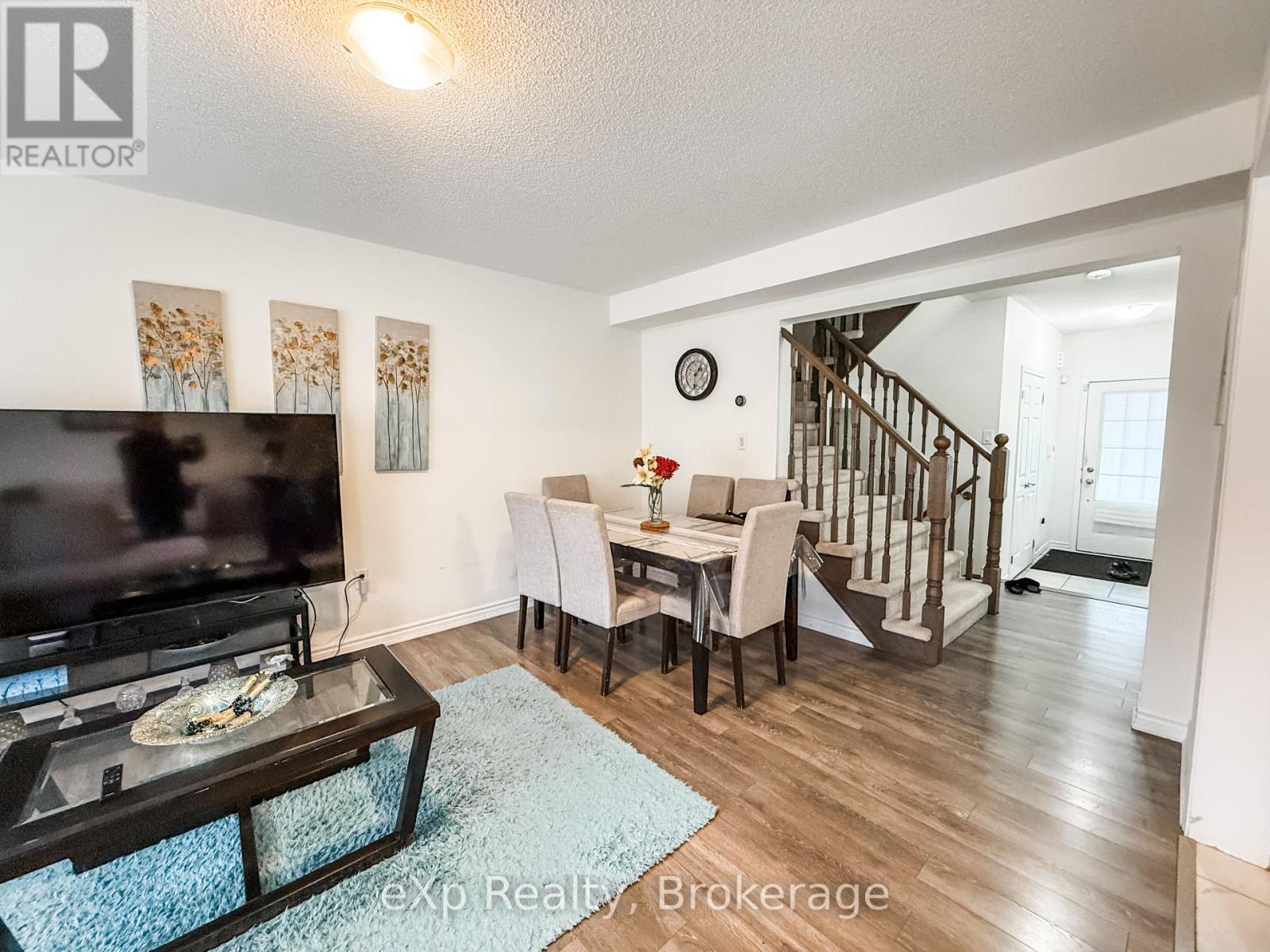 296 Murlock Heights, Milton, Ontario L9E 1C2 - Photo 5 - W12526666