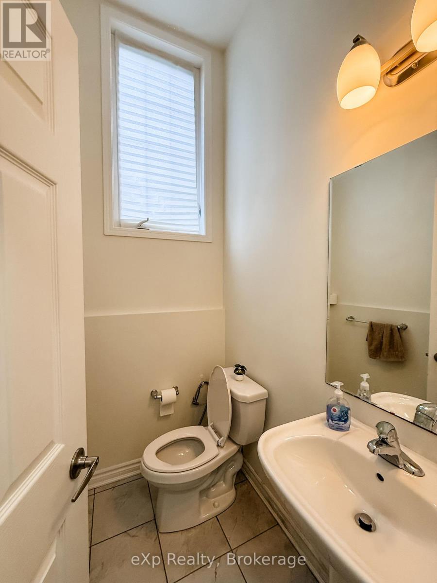 296 Murlock Heights, Milton, Ontario L9E 1C2 - Photo 6 - W12526666