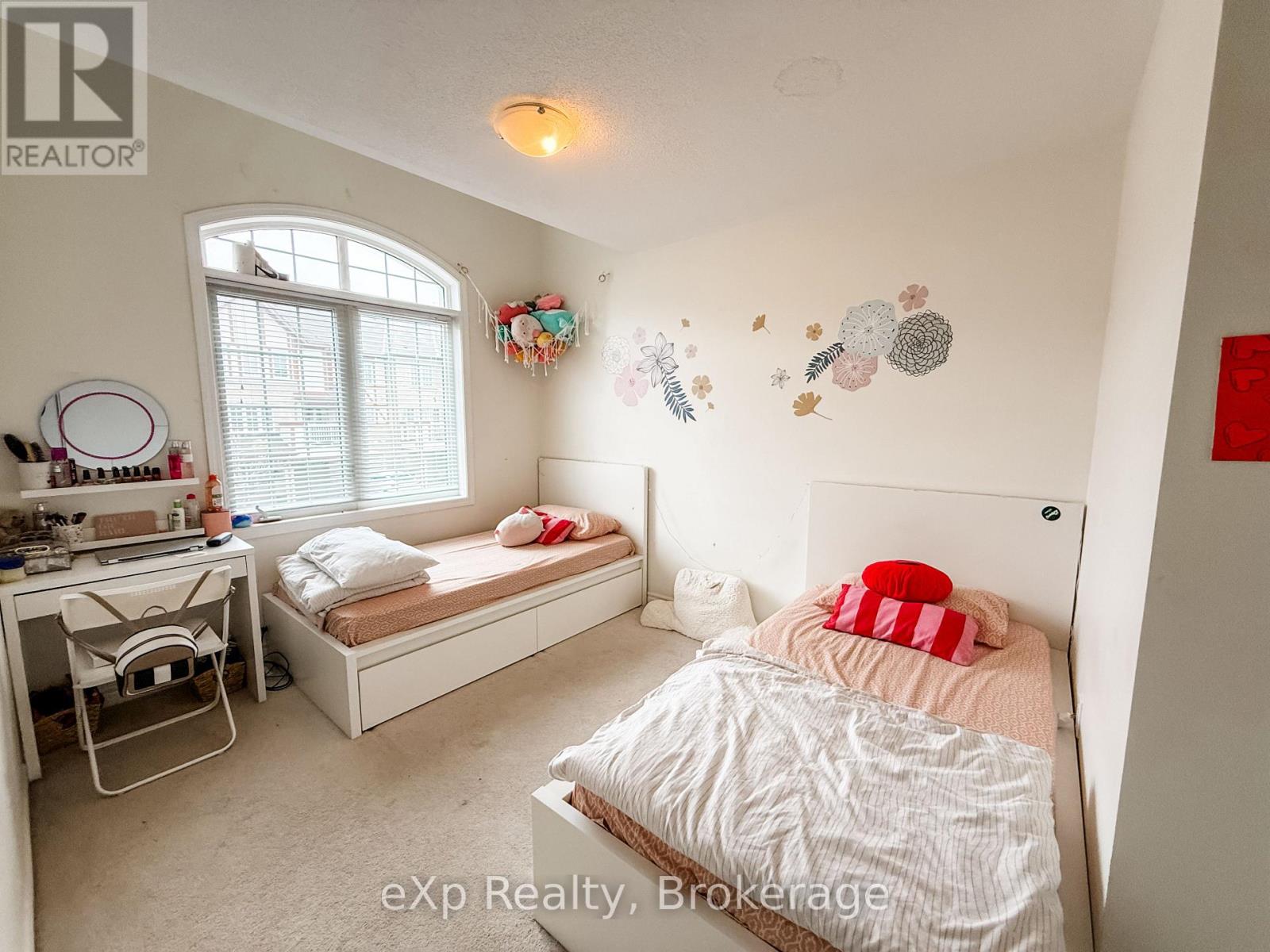 296 Murlock Heights, Milton, Ontario L9E 1C2 - Photo 7 - W12526666