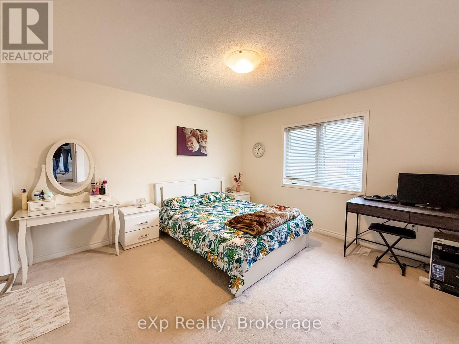 296 Murlock Heights, Milton, Ontario L9E 1C2 - Photo 8 - W12526666