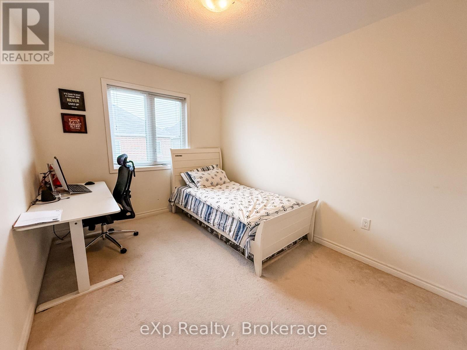 296 Murlock Heights, Milton, Ontario L9E 1C2 - Photo 9 - W12526666