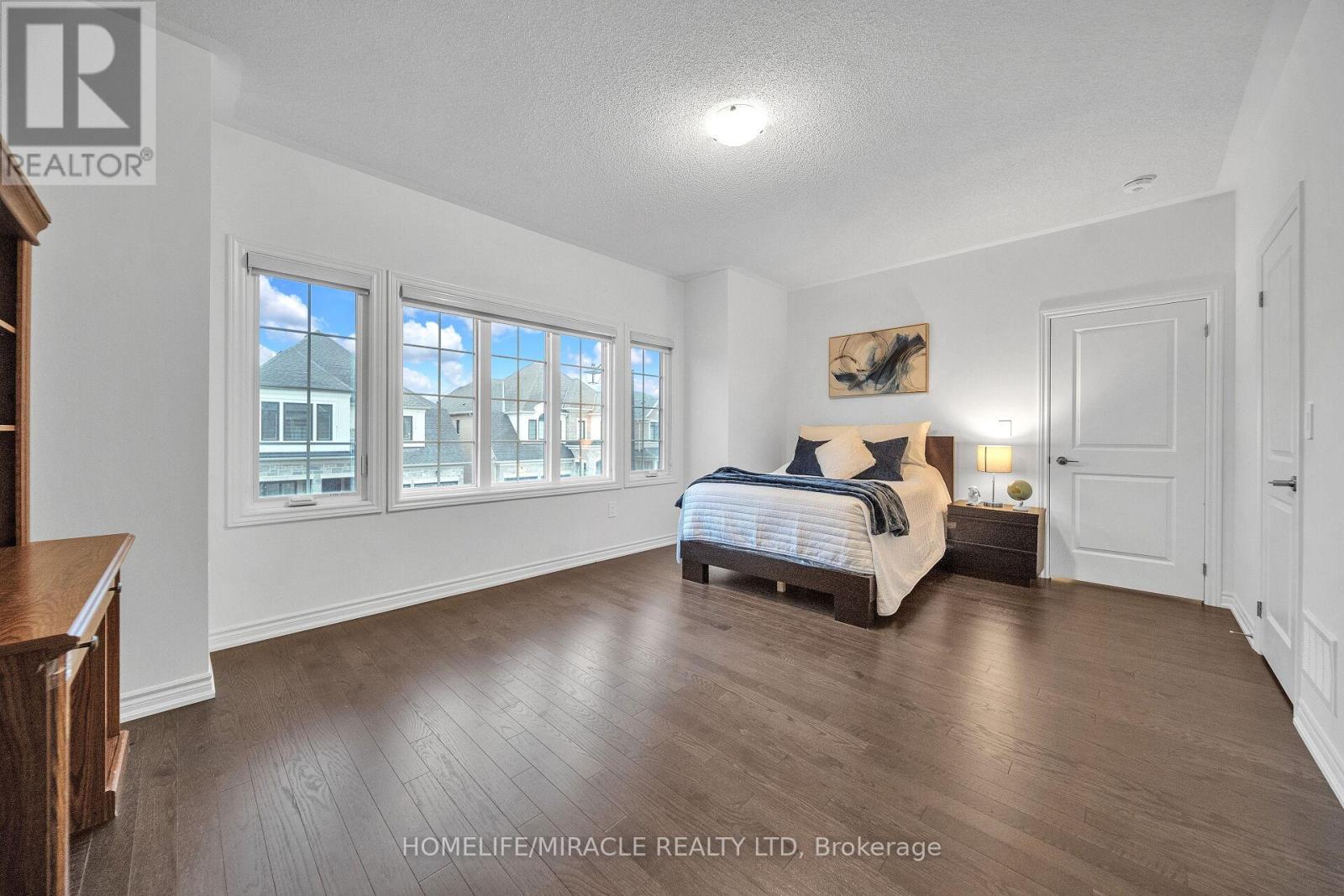 1536 Buttercup Court, Milton, Ontario L9E 2G3 - Photo 35 - W12523242