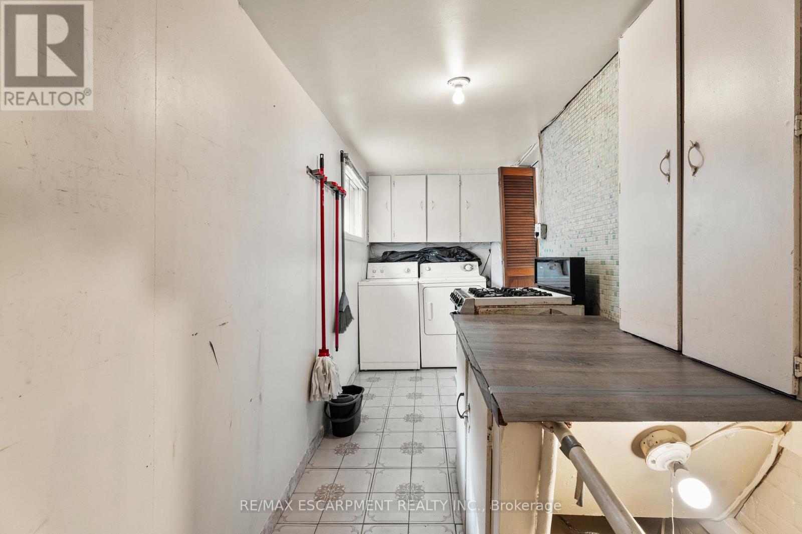 241 Robert Street, Hamilton, Ontario L8L 2R3 - Photo 12 - X12498698