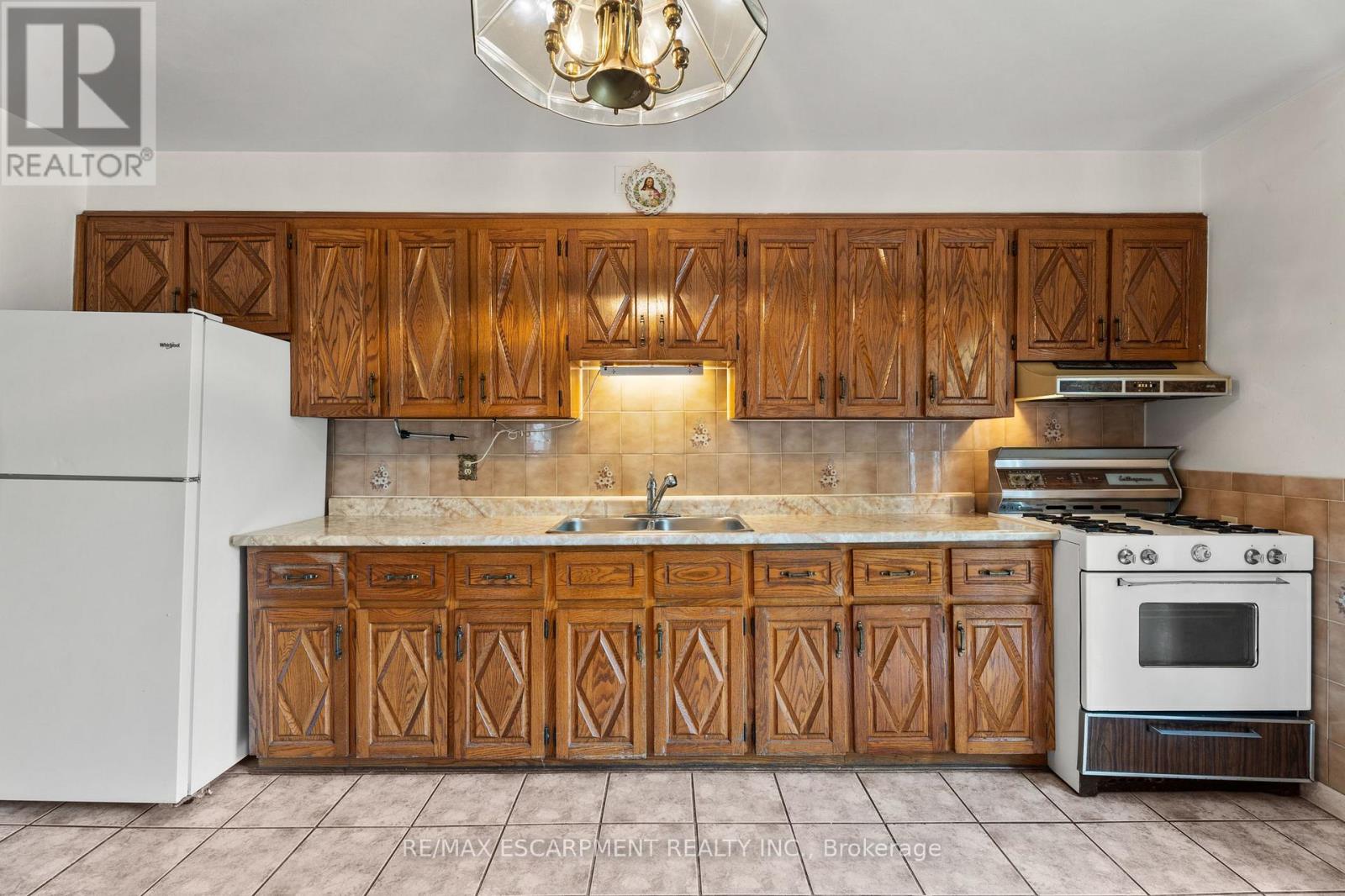 241 Robert Street, Hamilton, Ontario L8L 2R3 - Photo 14 - X12498698