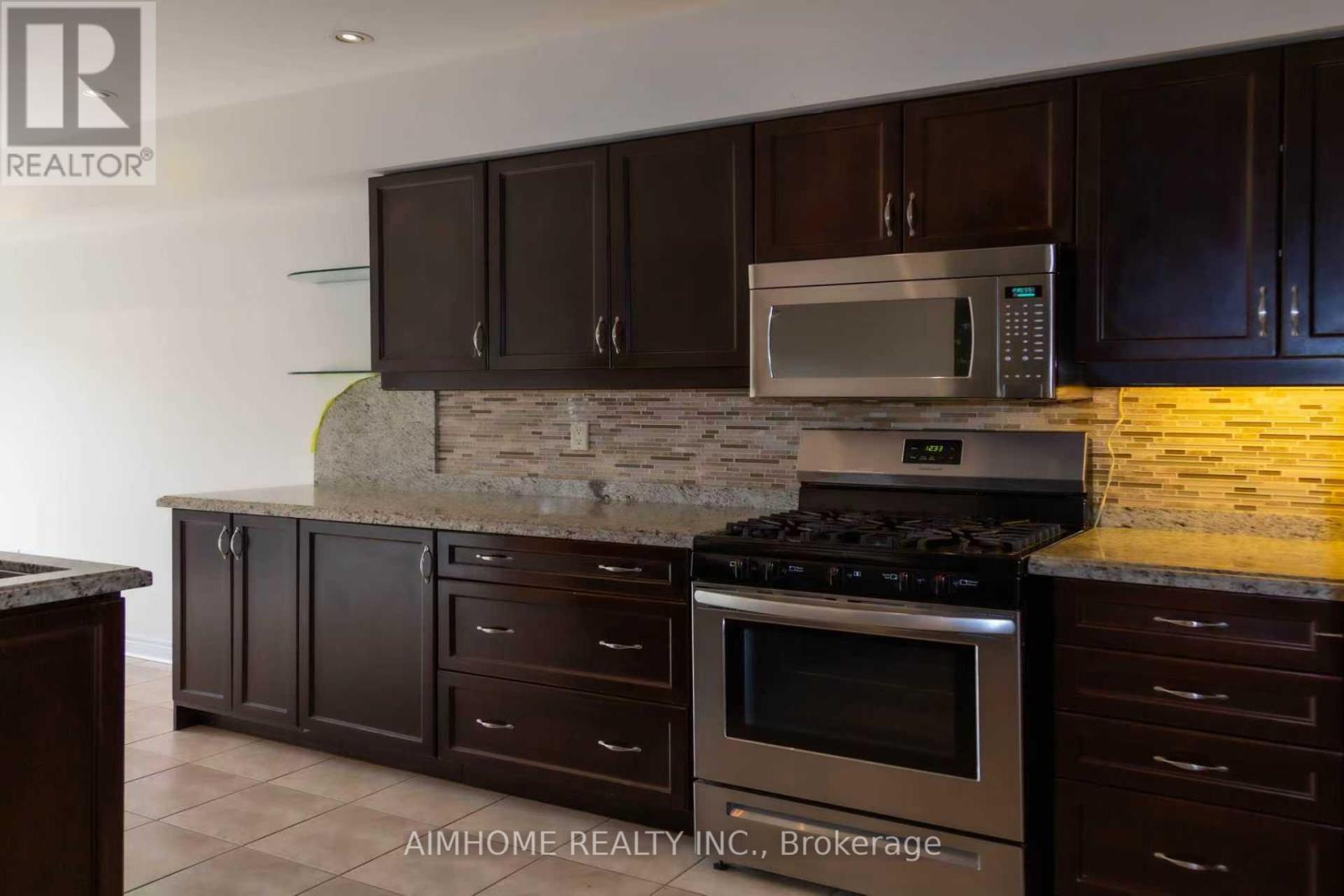 19 Durango Drive, Richmond Hill, Ontario  L4S 2W5 - Photo 11 - N12526674