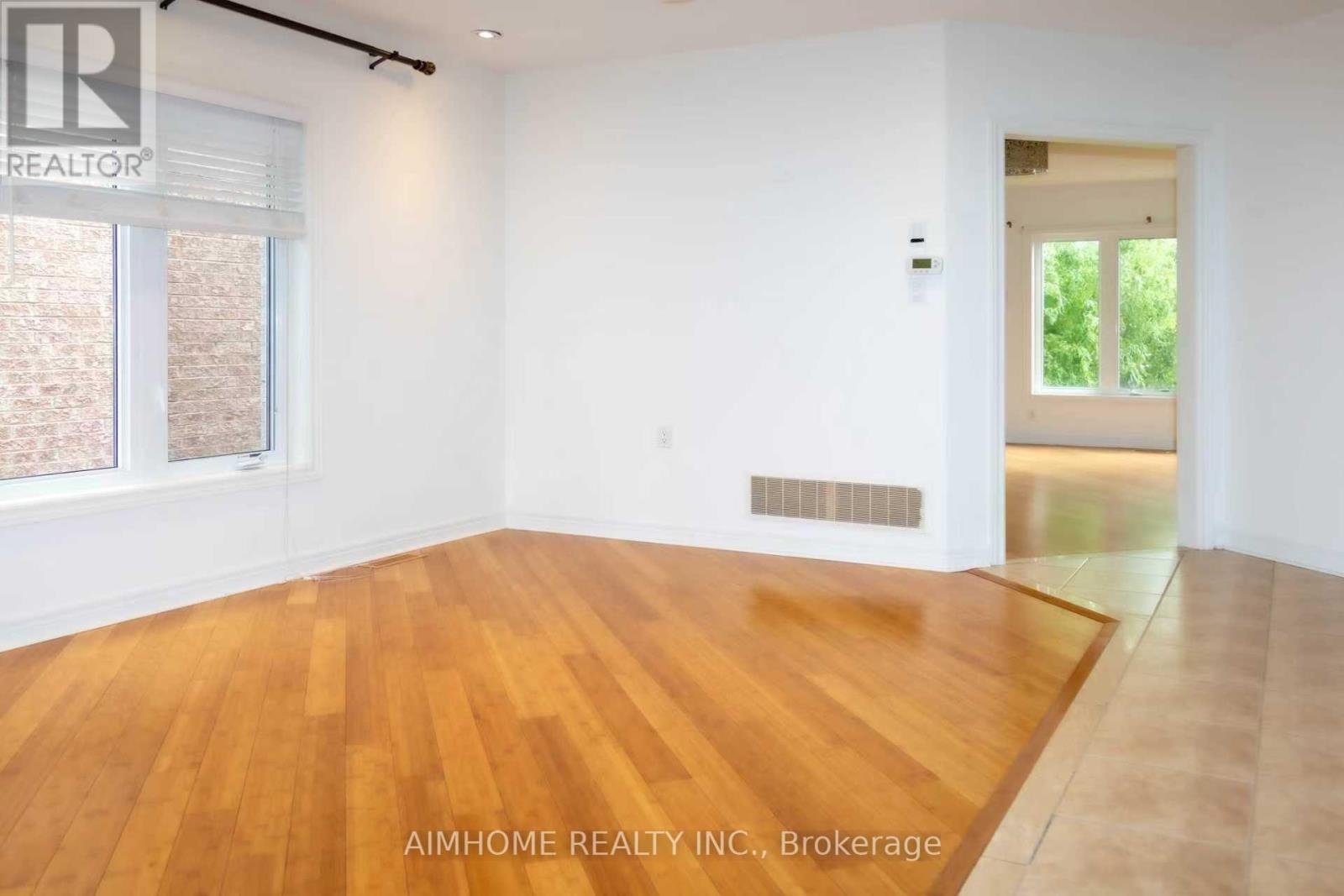 19 Durango Drive, Richmond Hill, Ontario  L4S 2W5 - Photo 5 - N12526674