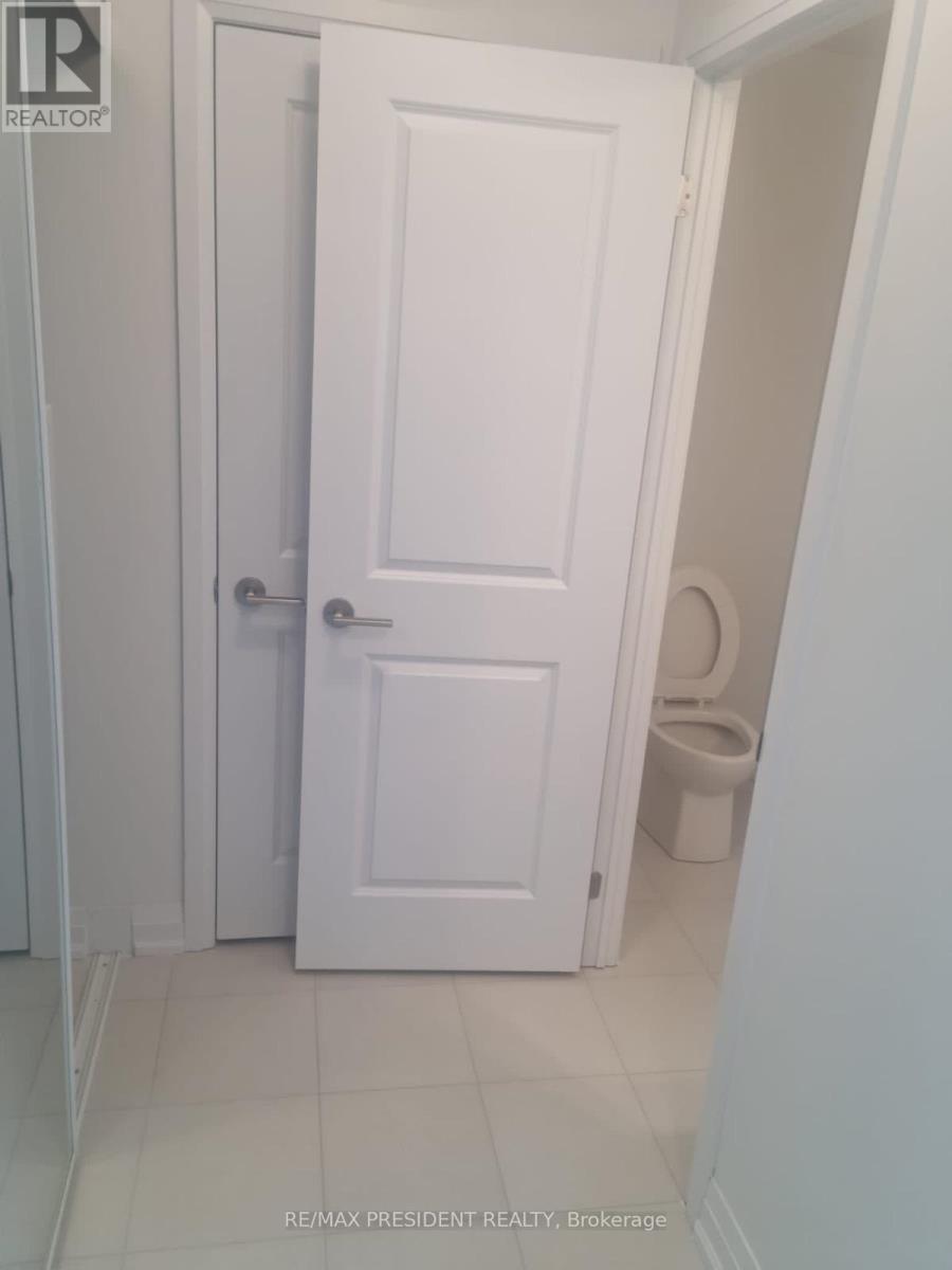 310 - 95 Attmar Drive, Brampton, Ontario  L6P 0Y6 - Photo 7 - W12526654