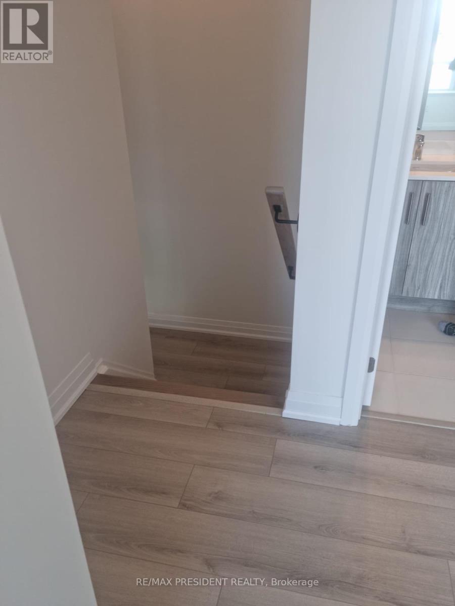 310 - 95 Attmar Drive, Brampton, Ontario  L6P 0Y6 - Photo 8 - W12526654