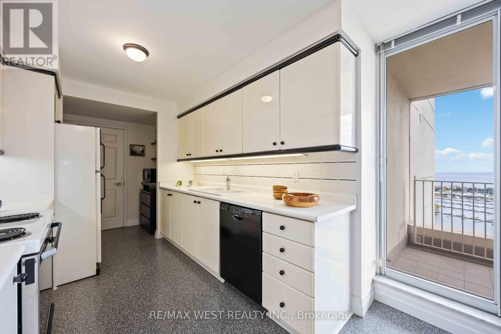 1608 - 2285 Lake Shore Boulevard W, Toronto, Ontario  M8V 3X9 - Photo 11 - W12526656