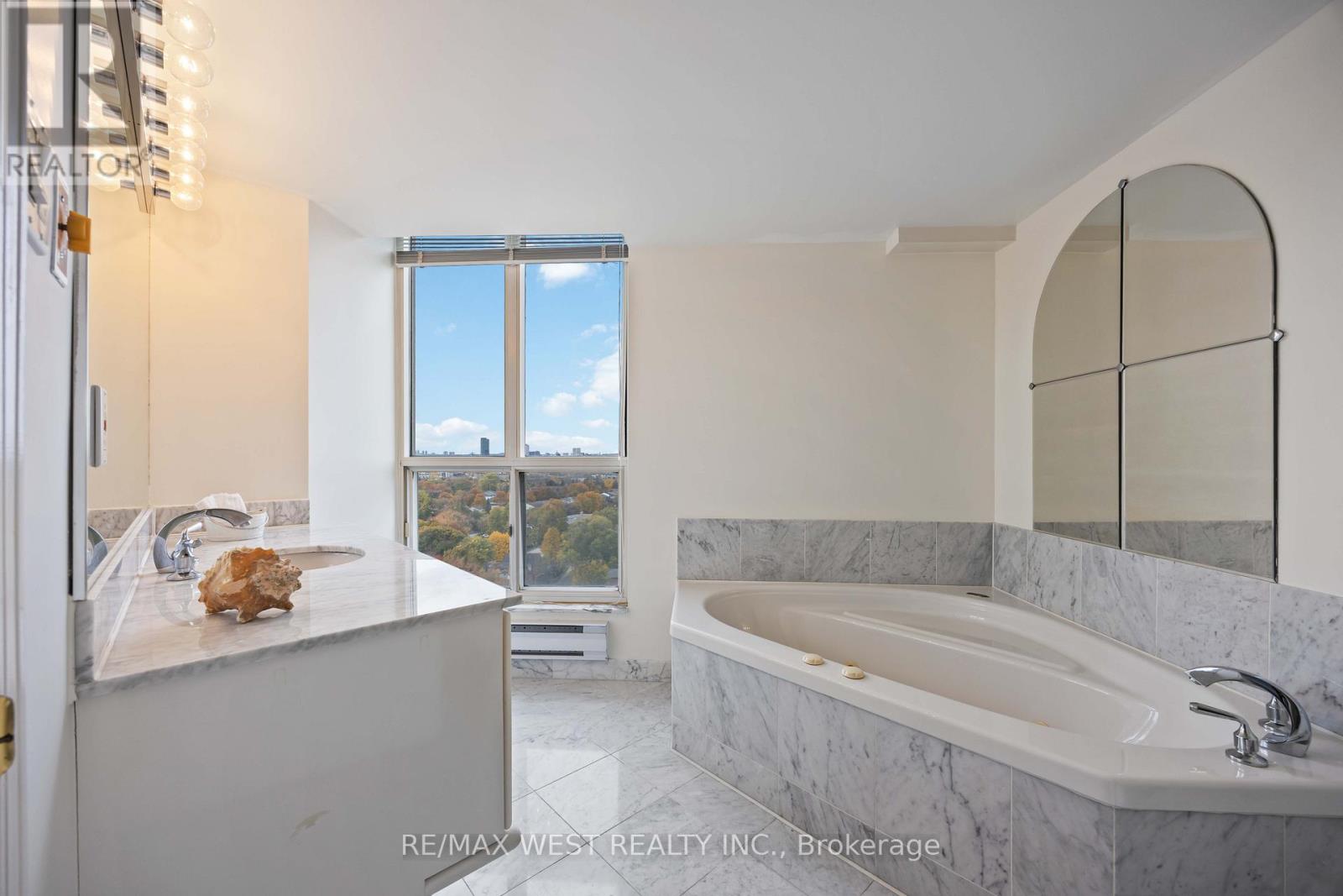 1608 - 2285 Lake Shore Boulevard W, Toronto, Ontario  M8V 3X9 - Photo 19 - W12526656