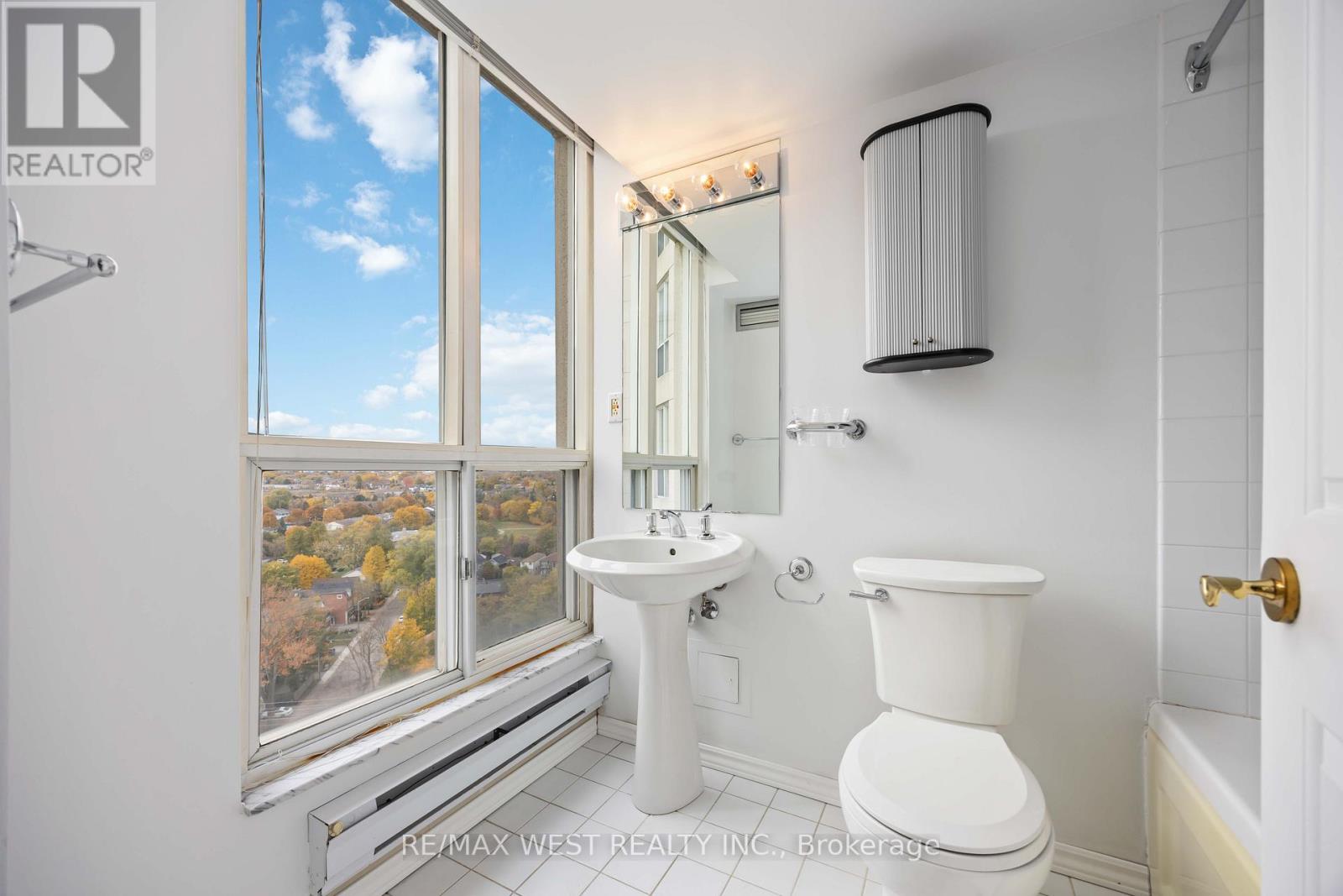 1608 - 2285 Lake Shore Boulevard W, Toronto, Ontario  M8V 3X9 - Photo 22 - W12526656