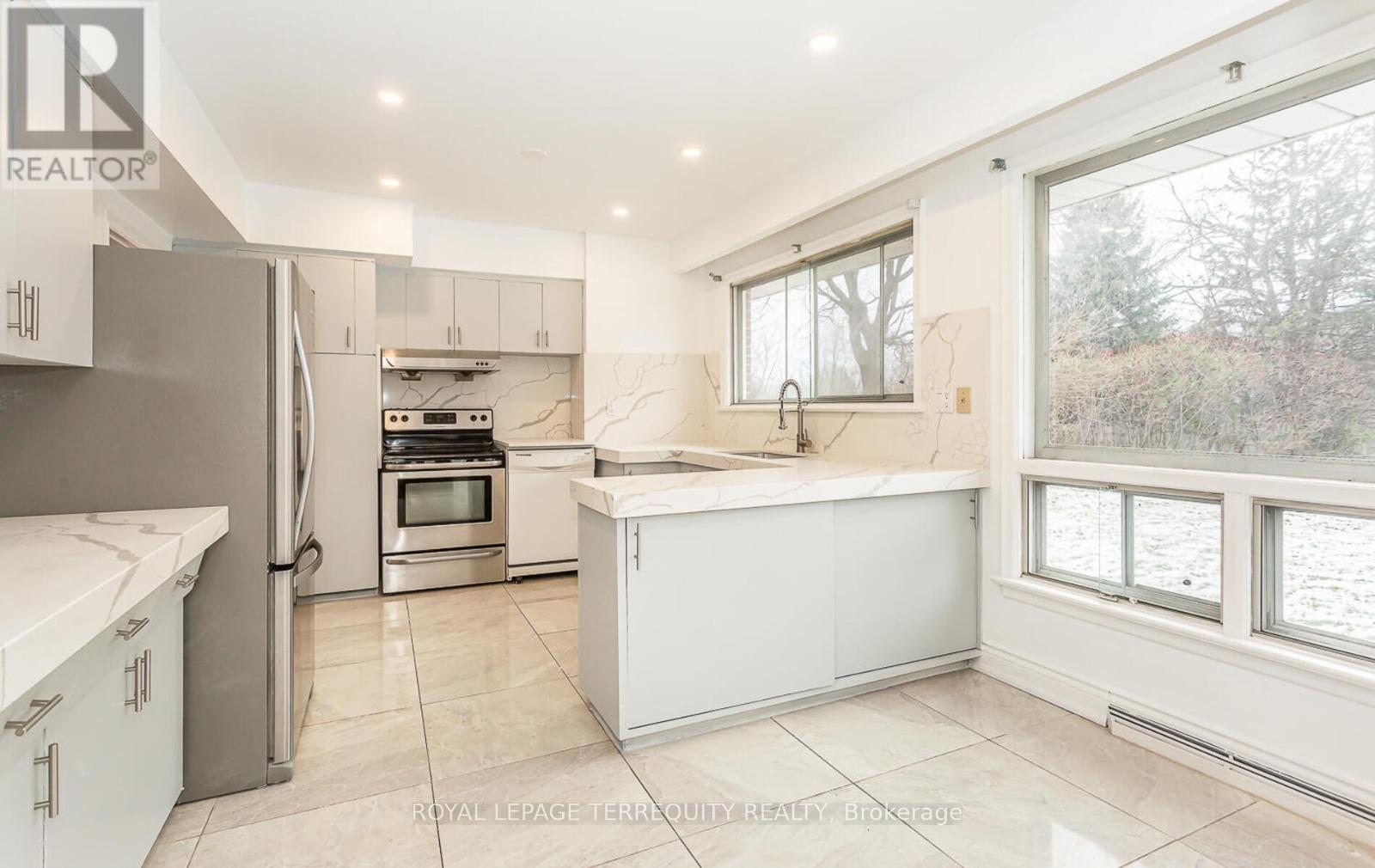 412 Winston Churchill Boulevard, Oakville, Ontario  L6J 7X2 - Photo 3 - W12526660