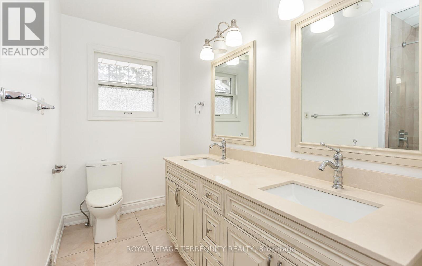 412 Winston Churchill Boulevard, Oakville, Ontario  L6J 7X2 - Photo 4 - W12526660