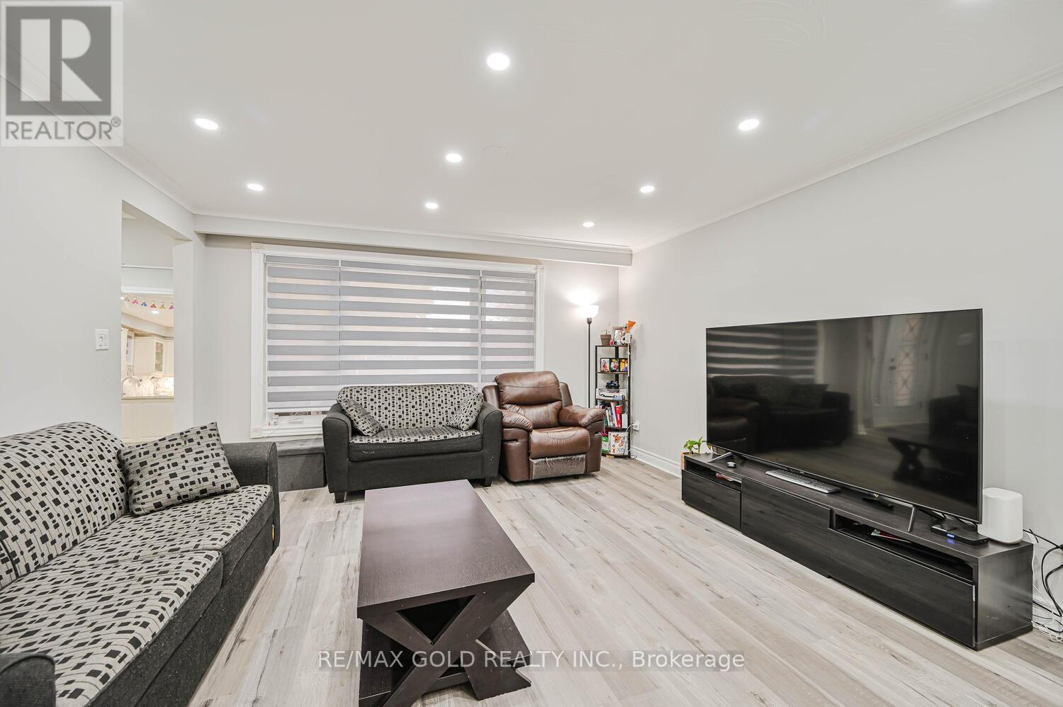 3724 Darla Drive, Mississauga, Ontario  L4T 2C9 - Photo 10 - W12526664