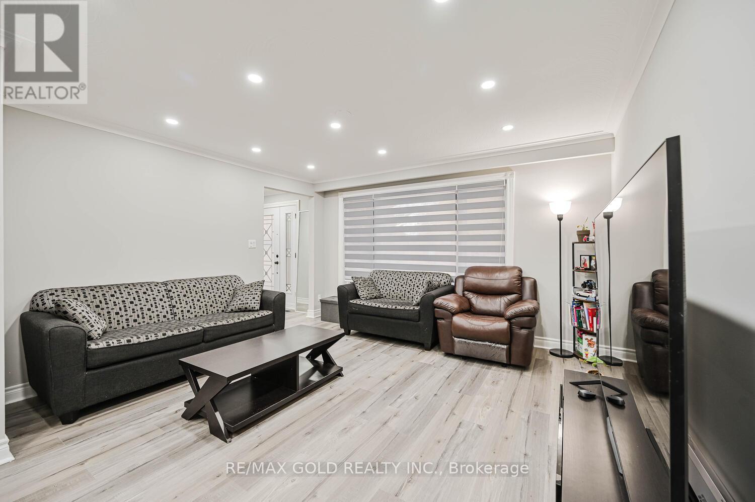 3724 Darla Drive, Mississauga, Ontario  L4T 2C9 - Photo 11 - W12526664