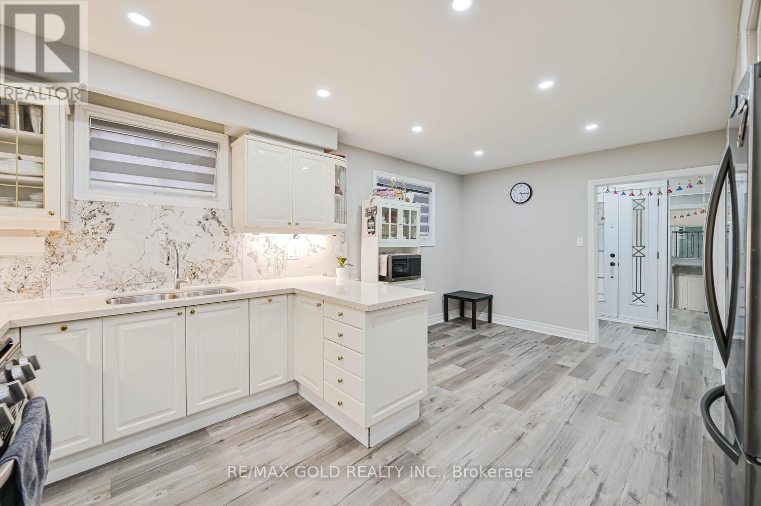 3724 Darla Drive, Mississauga, Ontario  L4T 2C9 - Photo 19 - W12526664