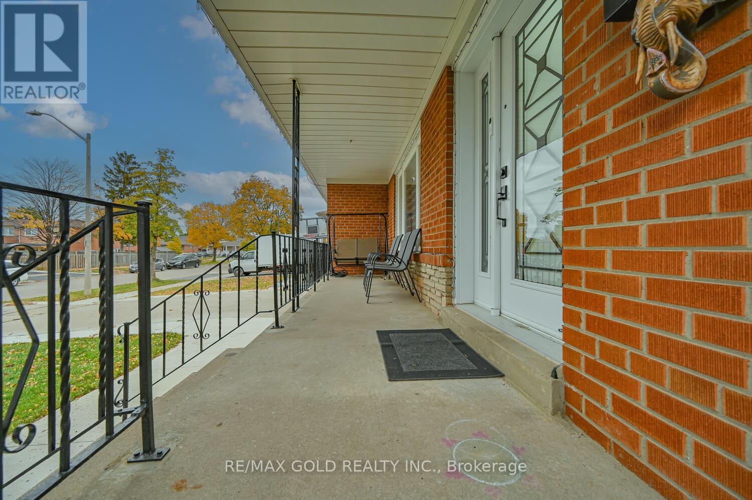 3724 Darla Drive, Mississauga, Ontario  L4T 2C9 - Photo 4 - W12526664