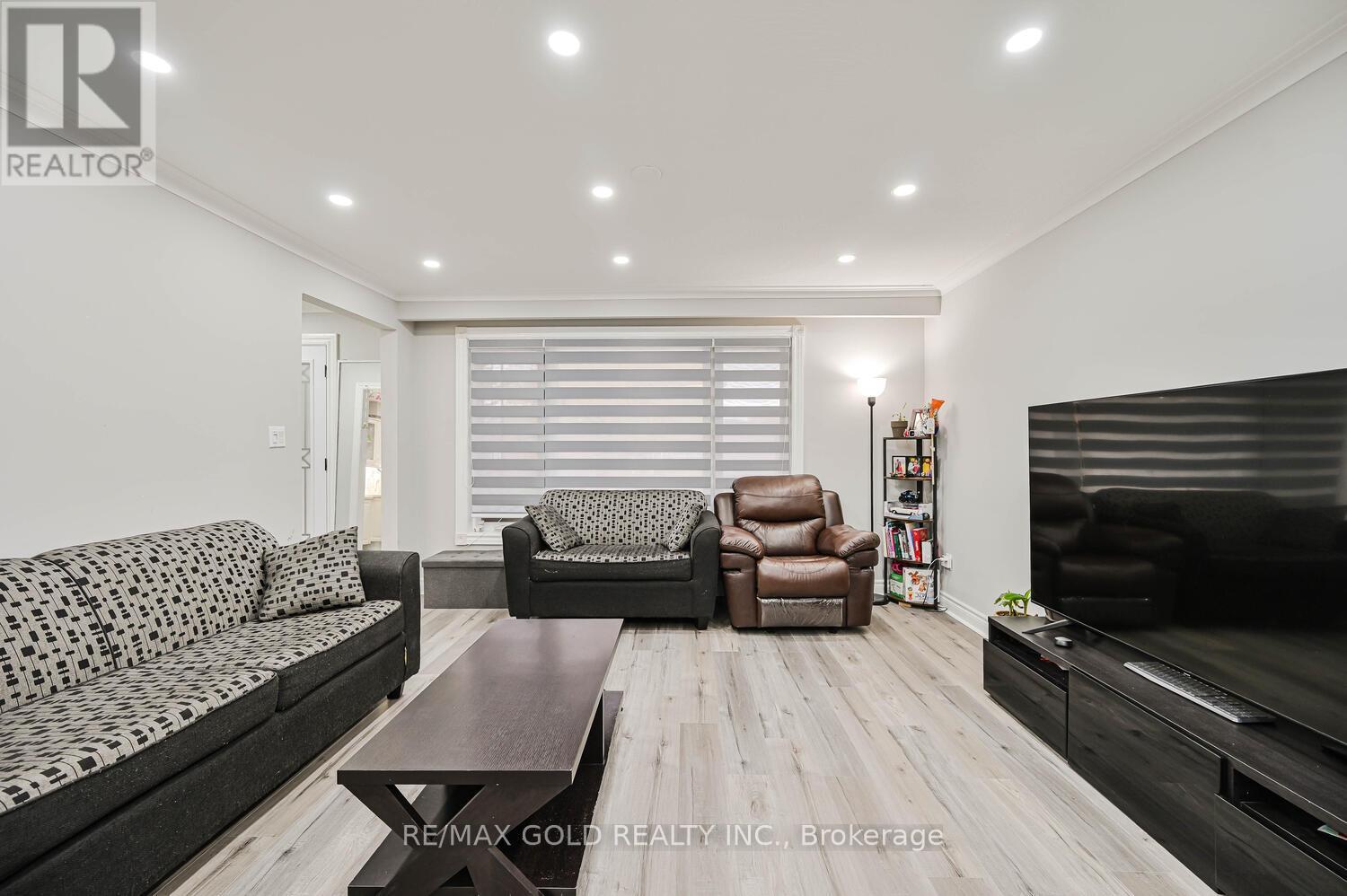 3724 Darla Drive, Mississauga, Ontario  L4T 2C9 - Photo 9 - W12526664