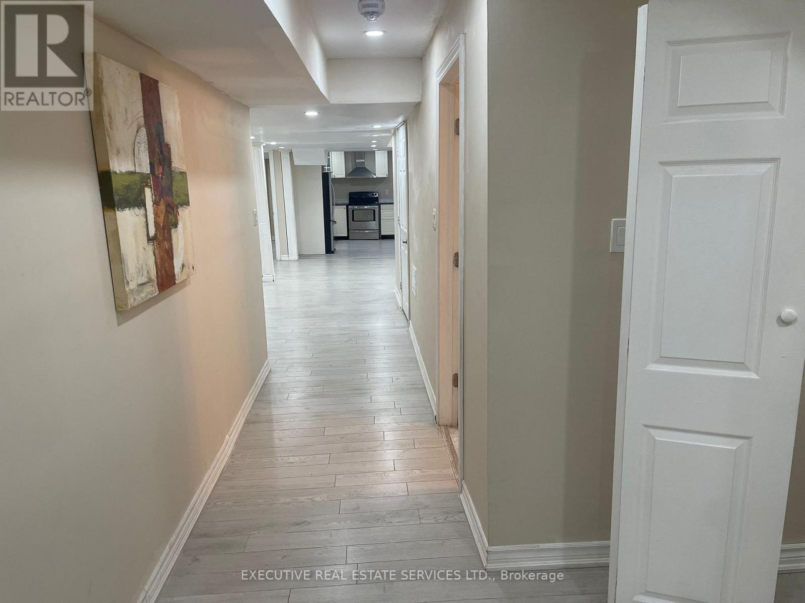 96 Yardley Crescent, Brampton, Ontario  L6X 5L7 - Photo 4 - W12526668