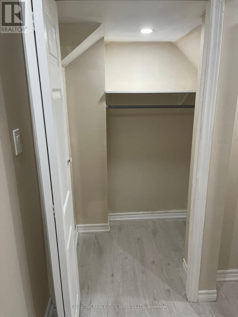 96 Yardley Crescent, Brampton, Ontario  L6X 5L7 - Photo 6 - W12526668