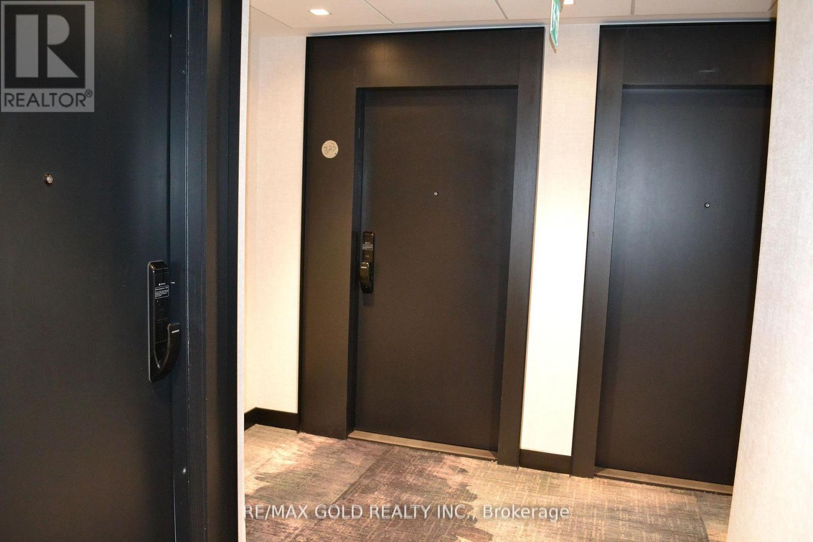 323 - 3200 William Coltson Avenue, Oakville, Ontario  L6H 7W6 - Photo 3 - W12526676