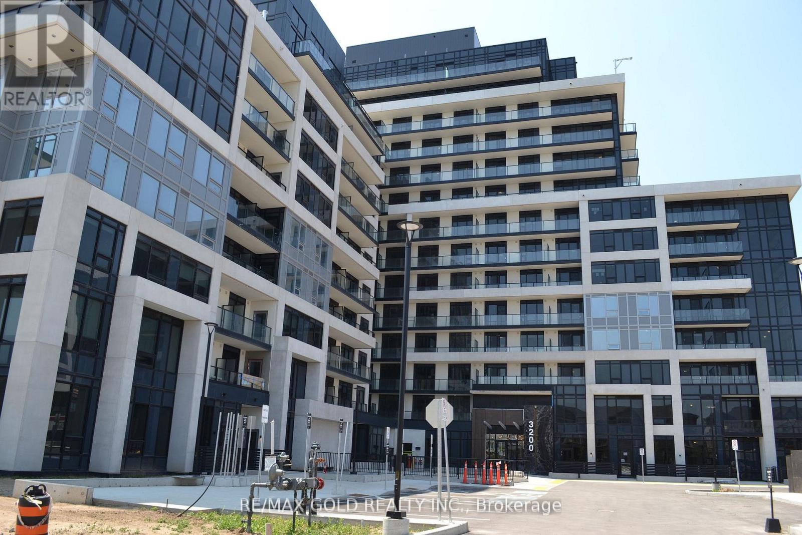 323 - 3200 WILLIAM COLTSON AVENUE, Oakville, Ontario