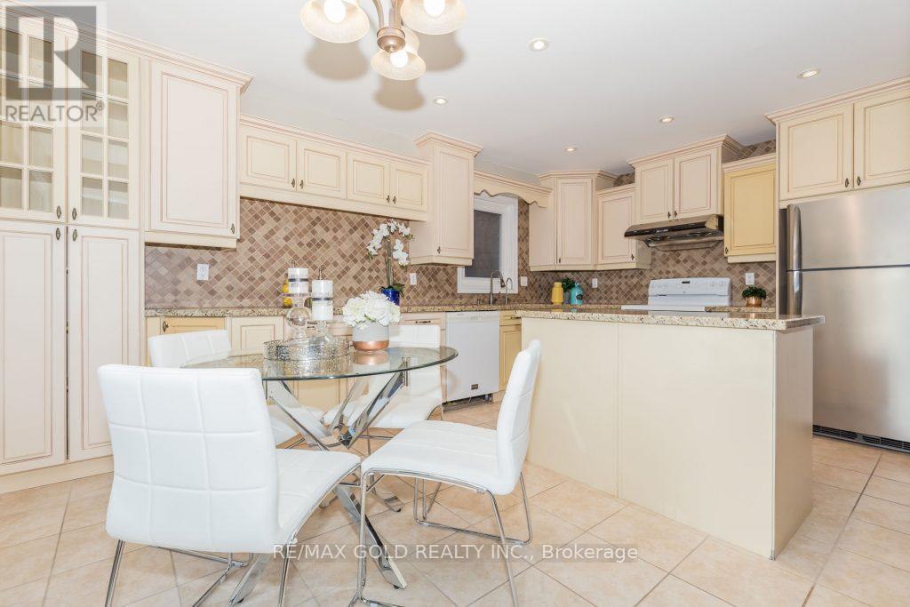 5646 Bell Harbour Drive, Mississauga, Ontario  L5M 5J3 - Photo 17 - W12526684